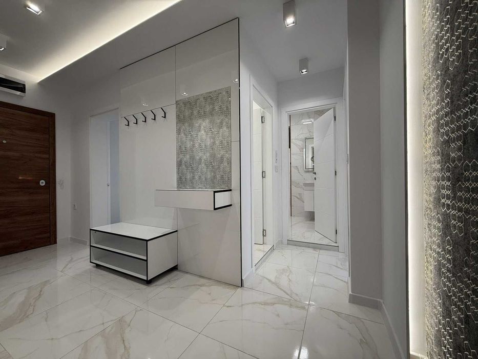 Продава се Тристаен апартамент в Пловдив, Остромила - 118 кв.м за 2111 €/кв.м - Снимка #8