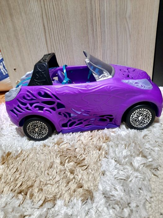 Игрушечная машина