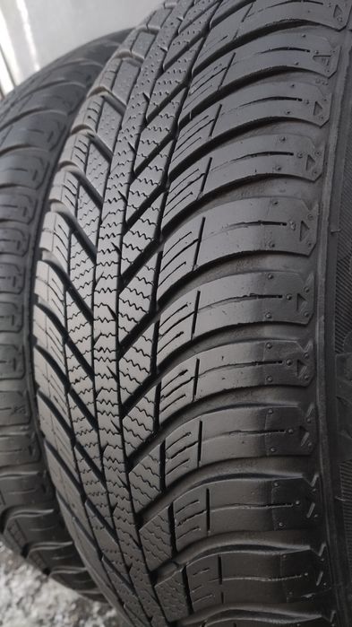 2бр. всесезонни гуми 215/60/17 Nexen Nblue 4 Season 
dot24
7mm
Много д