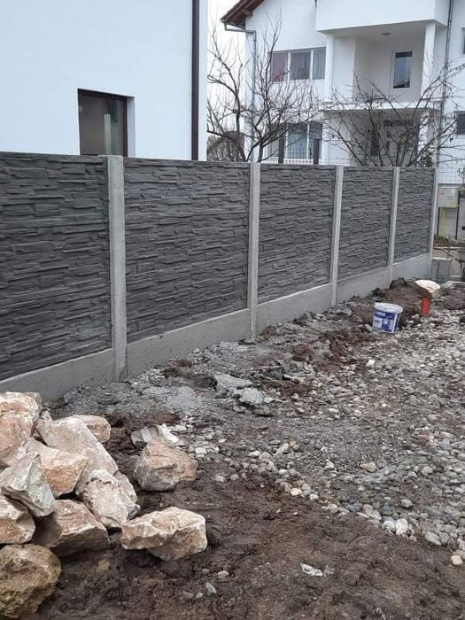 Placi și stâlpii de gard