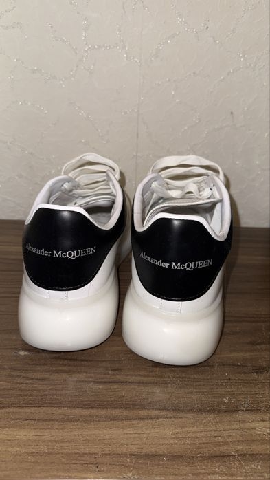 Alexander MCQUEEN бели с черно