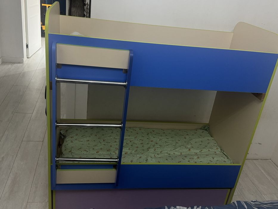 Продам двухъярусную кровать!