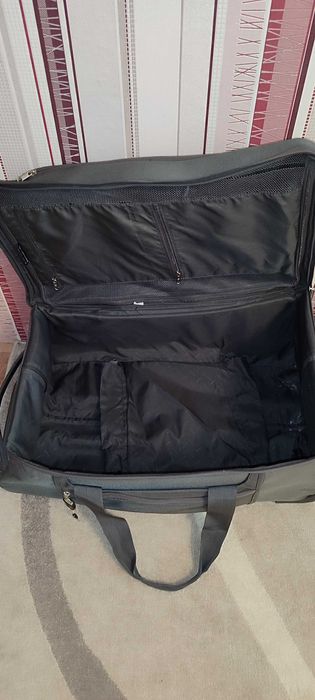 Продам отличный чемодан