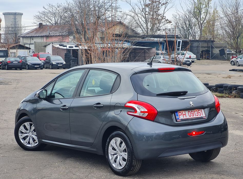 Peugeot 208 * 2013 * 1.4 Benzină 95 CP  * Euro5 * Navi , Led , Klimă