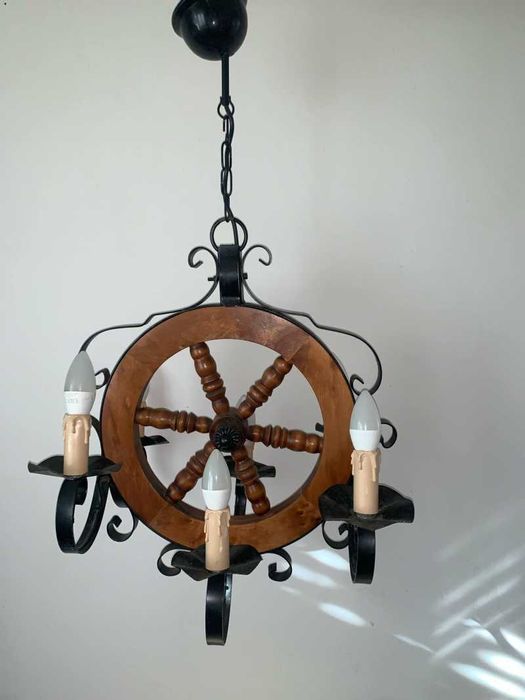 Candelabru rotund din lemn cu fier forjat