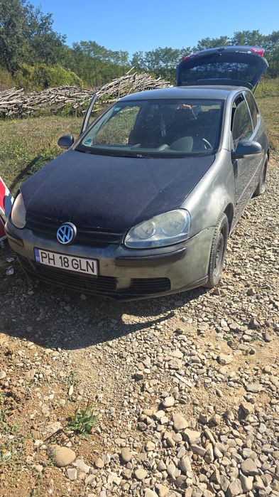 Vând golf 5 pentru dezmembrat