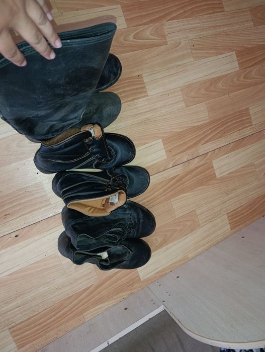 Продам сапоги и ботинки