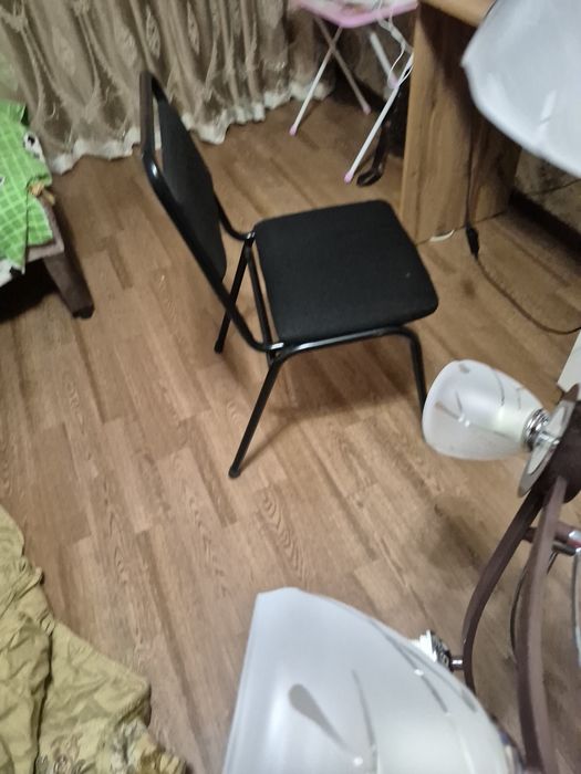 Продаю 4рожковую  люстру