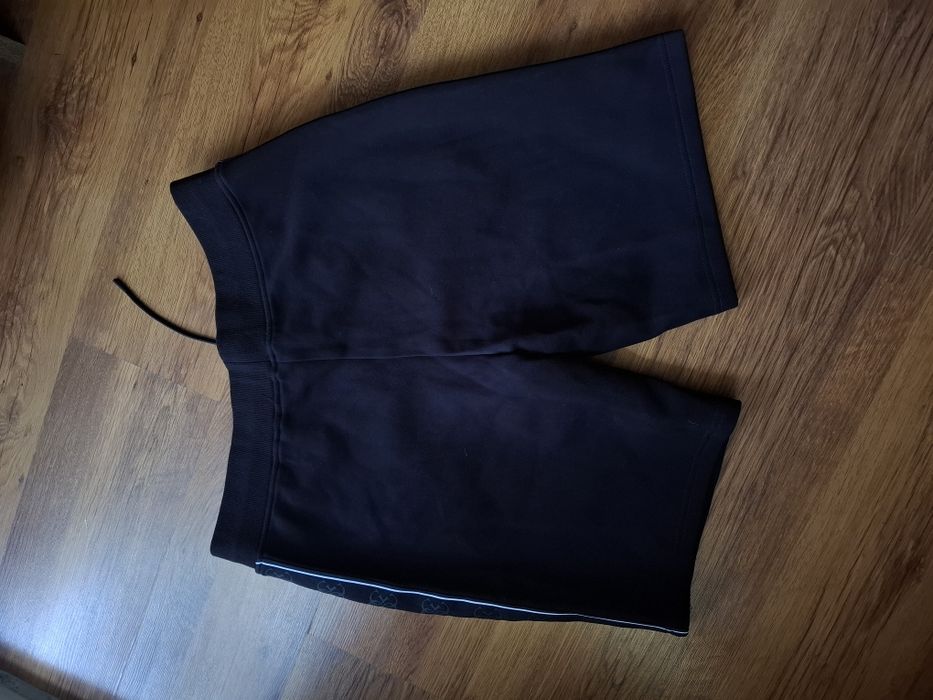 Guess мъжки къси панталонки XL размер.