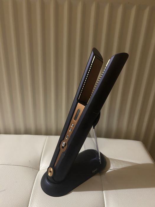 Placa de indreptat paril fara fir Dyson