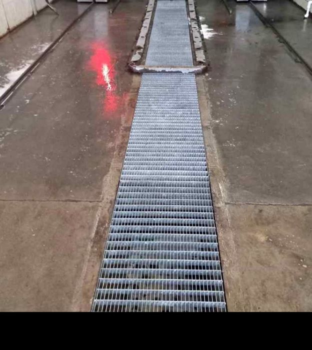 Trepte metalice zincate antiderapante rezistente la intemperii și coroziune debitam la dimensiunea dorită de client oferim transport în toată tara