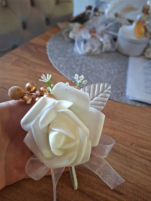 Брошки за повод