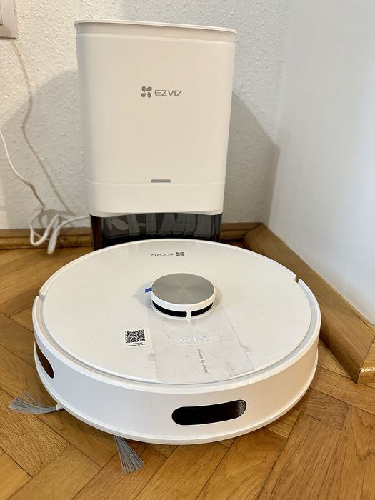 Robot Aspirator Ezviz RE4Plus in garantie
