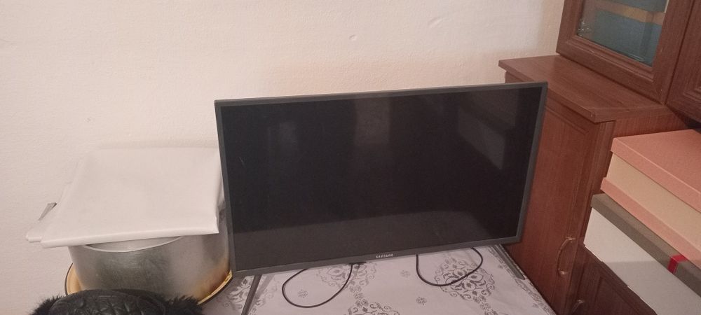 Продам телевизор за 70к можно по торговася