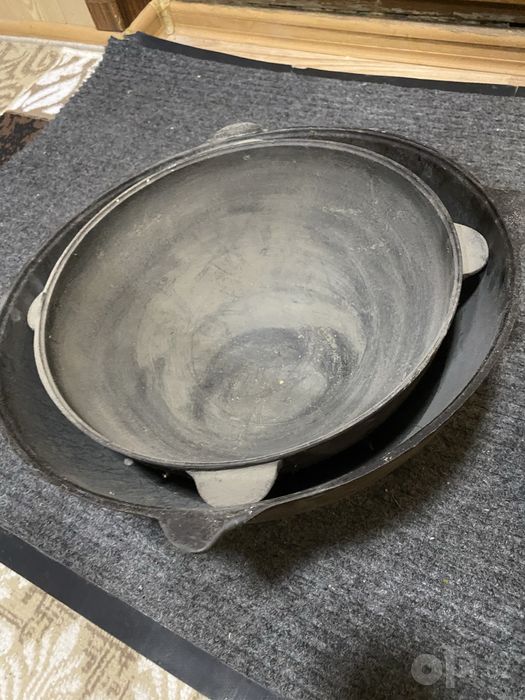 Продам казаны чугунные (б/у), 2 штуки