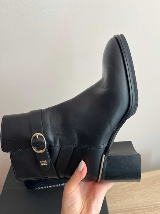 Botine Tommy Hilfiger, noi, marimea 38, din piele naturala