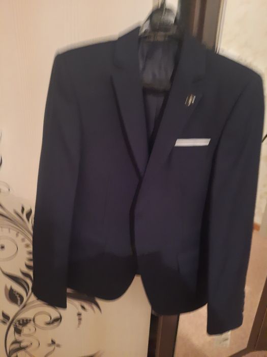 Продаю школный костюм