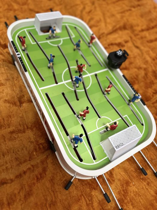 Настольный футбол.
