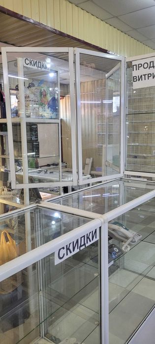 Продам торговые витрины
