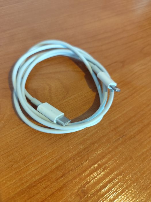 Зарядное устройство Apple; кабель type-c / lighthing