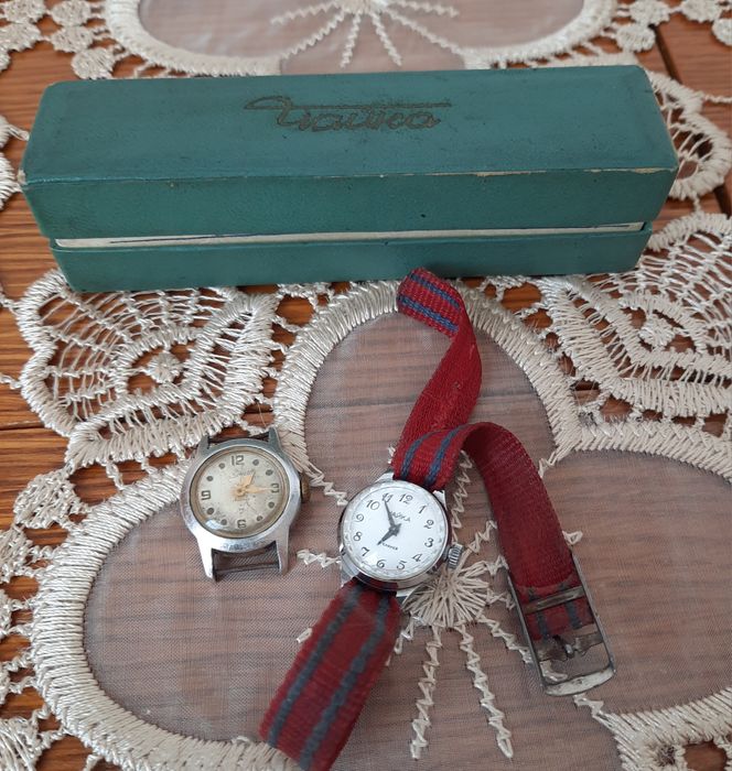 Дамски ръчен механичен часовник 2 броя -Чайка -топ цена !