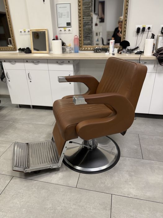 Vand 4  scaune frizerie
