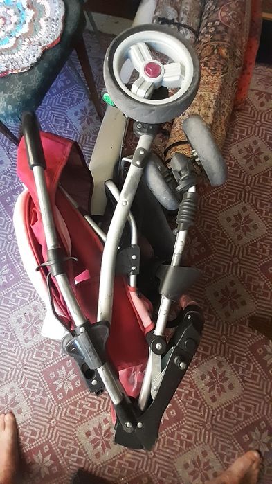 Продавам детска количка Флора