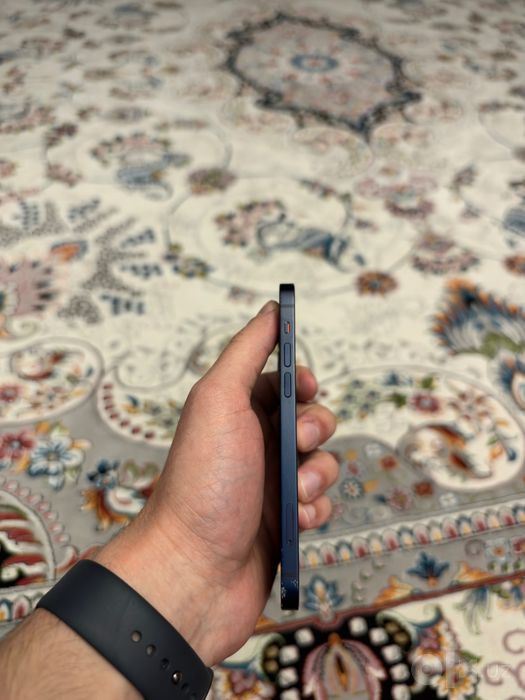 iPhone 12, 64 gb.