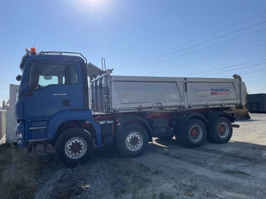 Man mercedes 8x4 basculabil pe 3 parti