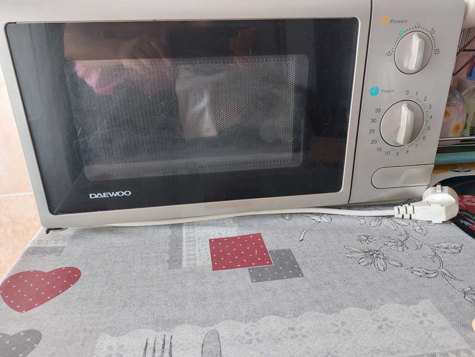 Продадим микроволновую печь , почти новую