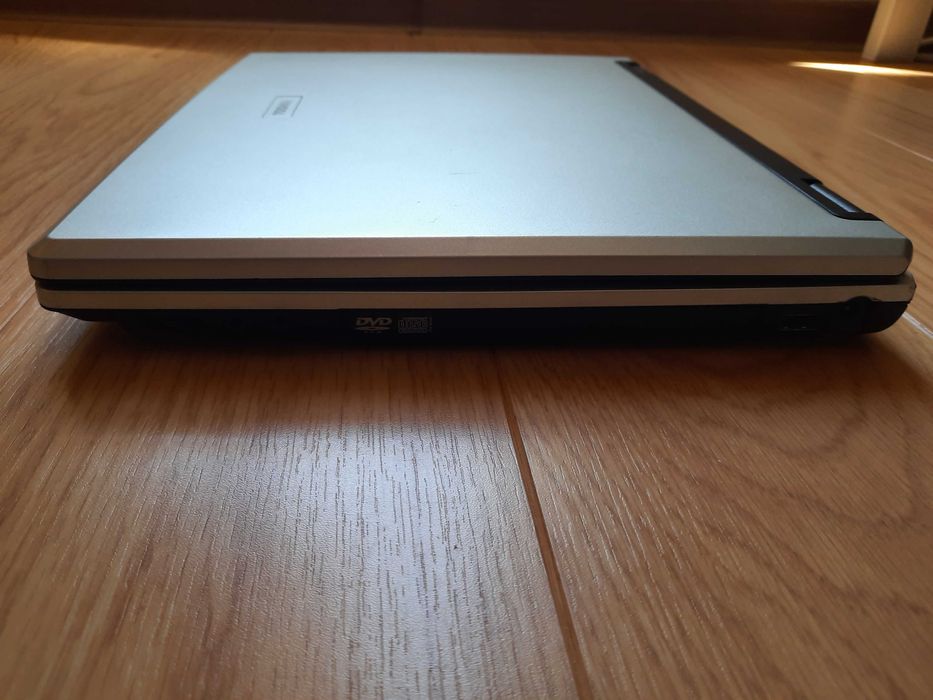 Продава се лаптоп Toshiba Tecra A2, 15", батерия е за смяна