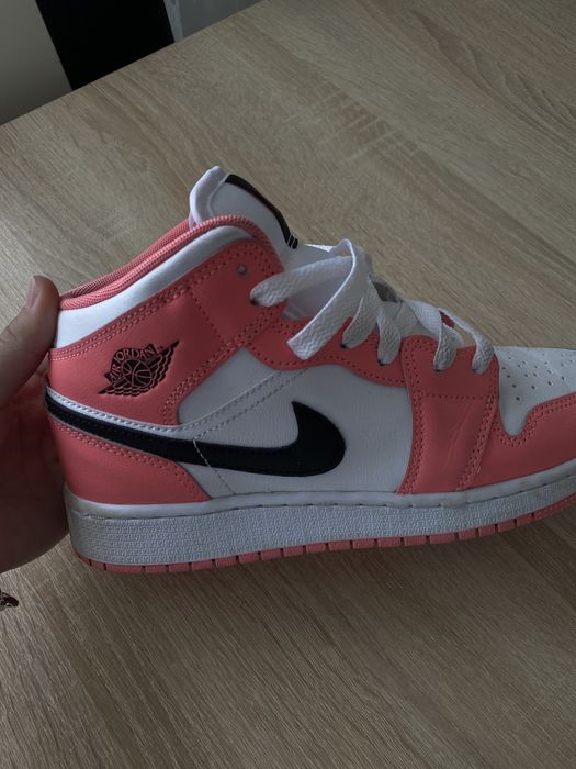 Pantofi sport Nike air jordan 1 Mid Pastel Black Toe. 37.5 marime