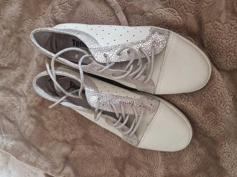 Подаряват се - Летни дамски маратонки естествена кожа