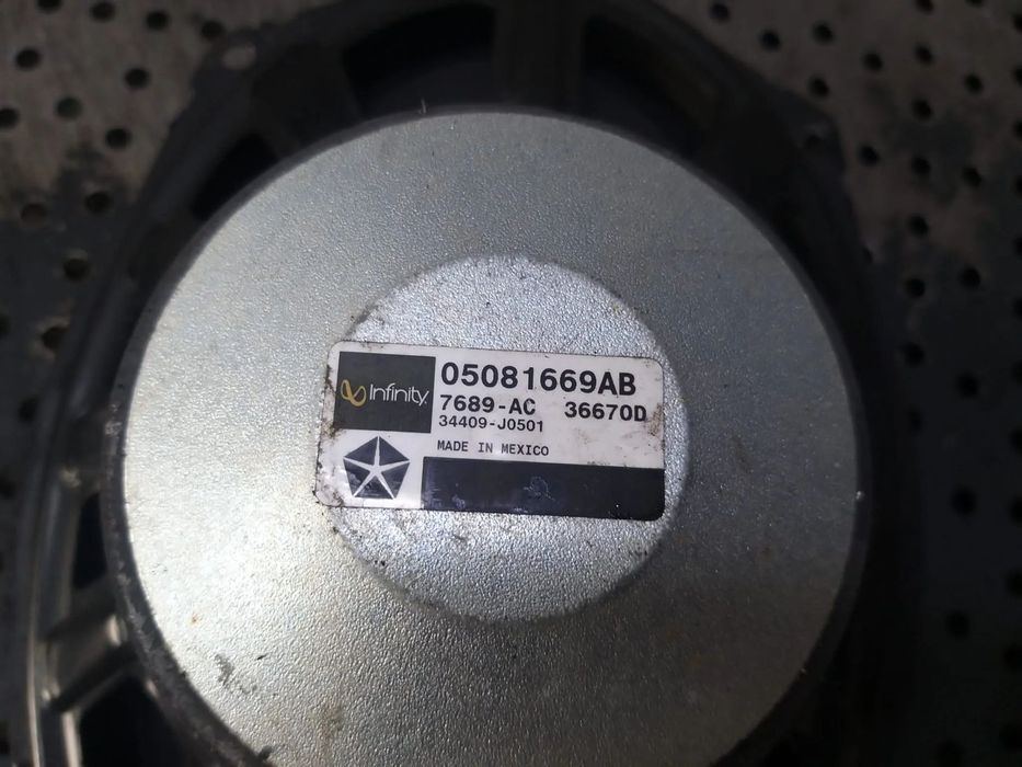 Boxa audio dreapta spate dodge journey 05081669ab