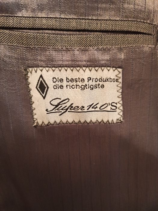 Продаётся мужской костюм французский