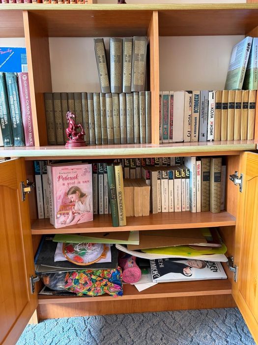 Книжный шкаф классический