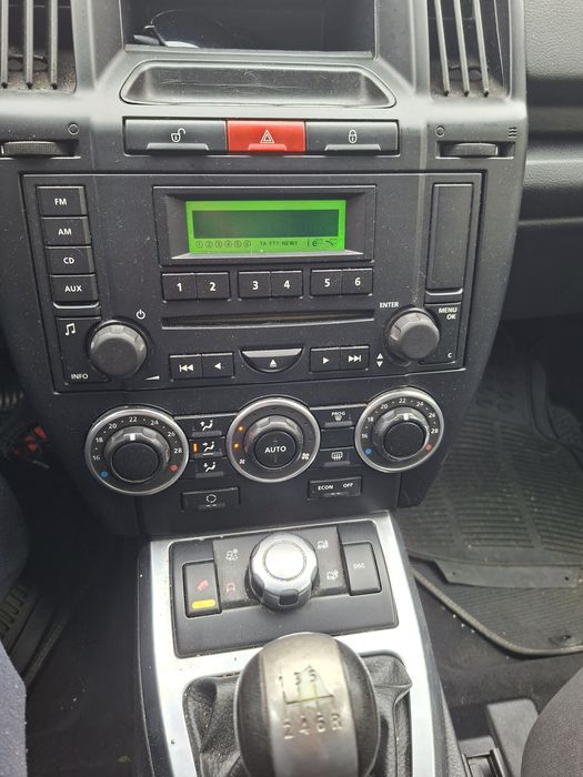 Mașină de teren pentru oameni iubitori de drumeție și natură