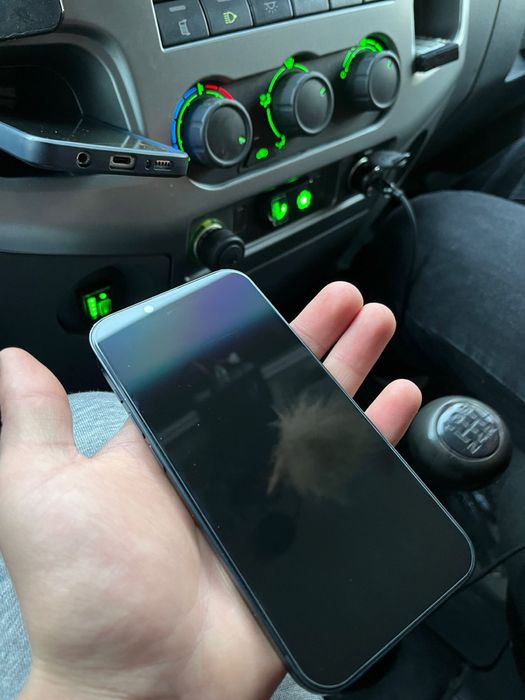 Продам айфон 14