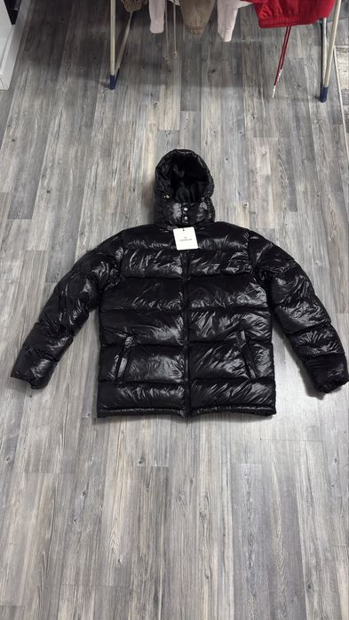 Яке moncler maya