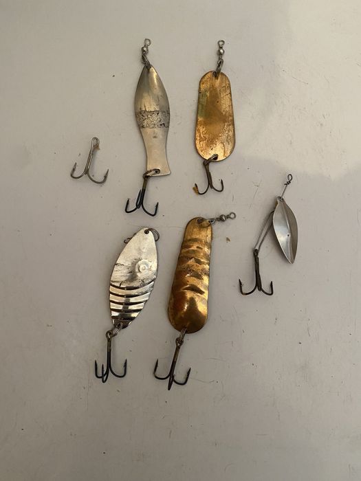 Naluci pentru pescuit  la răpitori ;  Lansetă pescuit