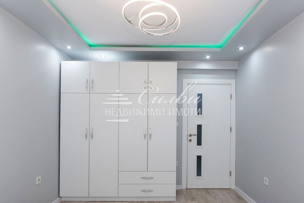 Продава се Двустаен апартамент в Шумен, Добруджански - 62 кв.м за 2081 €/кв.м - Снимка #6