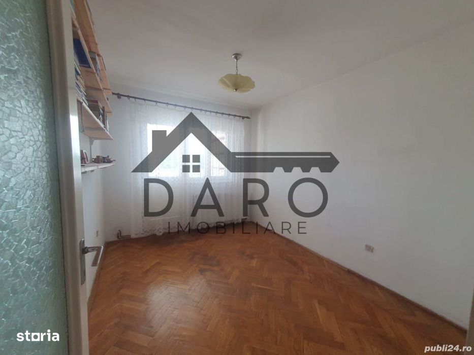 Vând apartament 4 camere in Dâmb