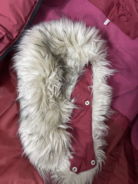 Продам зимнию куртку на девочку