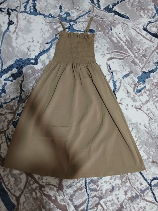 Chiroyli koʻylaklar sotuvda