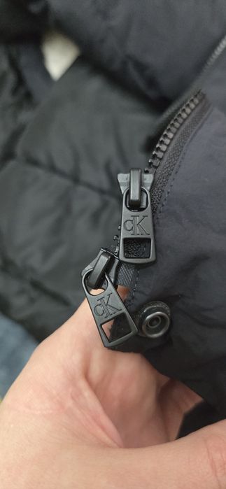 Продам жилетку Calvin Klein