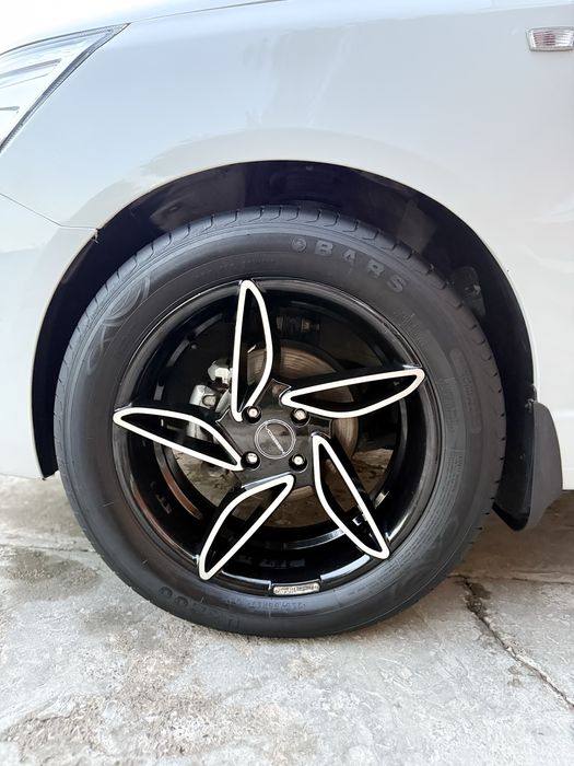 Cobalt 215/55/17R sotiladi