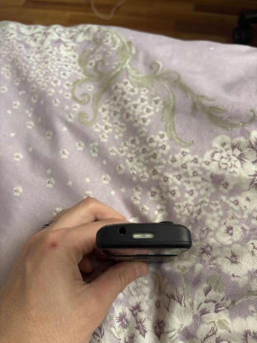 Vand telefon cu butoane nou