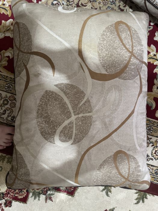 Срочно продам подушки размерь 60:60см