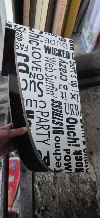 Продавам поставки за червила или парфюми.