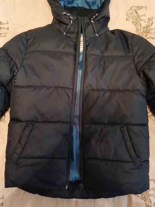 Продам куртку детскую, вторая в подарок